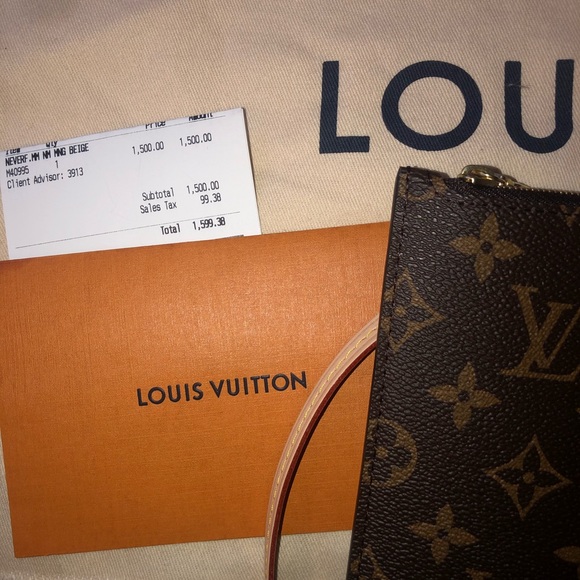 Louis Vuitton wristlet - Picture 6 of 6